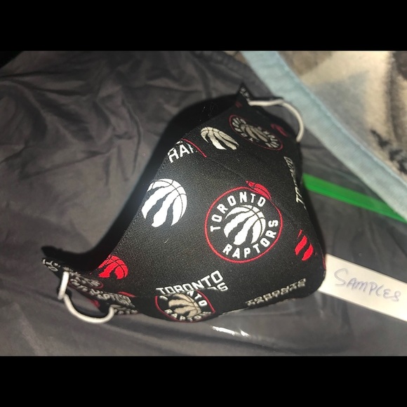 Toronto Raptors Mask - Picture 4 of 9